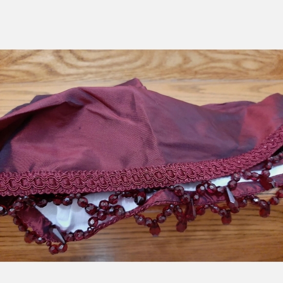 Peri Argentina (1) crescent valance 32" x 22" OPEN BOX/REPACKAGED Burgandy - Picture 9 of 13